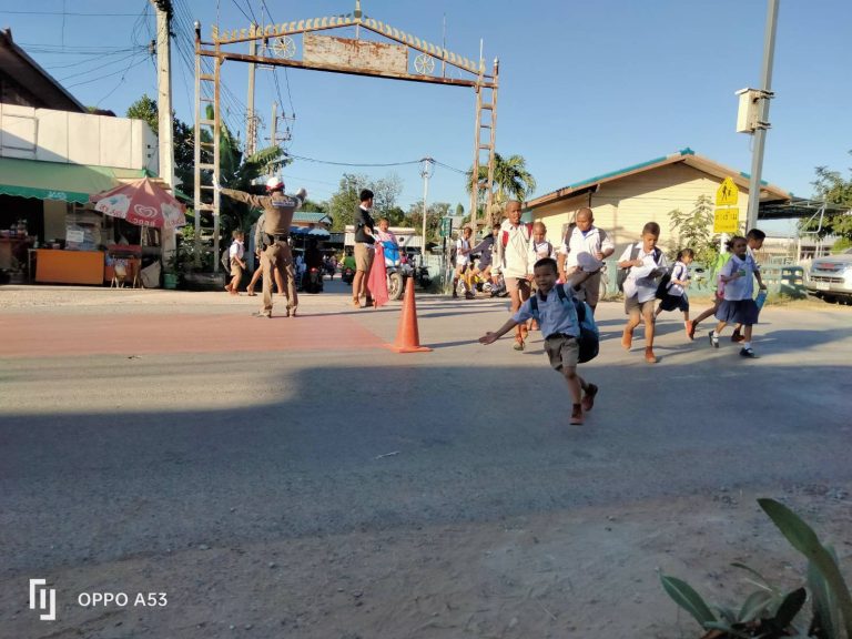 ร.ต.ท.ประสาท เจือจันทึก รอง สว(ป.)ฯ ปฏิบัติหน้าที่อำนวยการจราจร