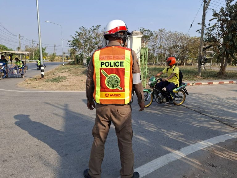 ร.ต.ท.จตุรภัทรฯ  อำนวยการจราจร