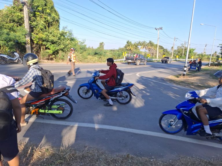 ร.ต.ท.จตุรภัทรฯ อำนวยการจราจร