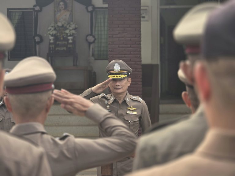 “ผู้บังคับบัญชาตรวจเยี่ยม”