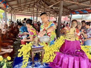 ร่วมโครงการสืบสานประเพณีสงกรานต์ และ รดน้ำขอพรผู้สูงอายุประจำปี 256